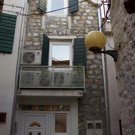 Cute & Cozy Old Stone House Kastela