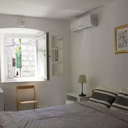 Cute & Cozy Old Stone House Hébergement de vacances